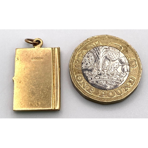 390 - 9K Yellow Gold Passport Charm/Pendant.
Opens to reveal Papers Stamped inside.
Weight: 4.8g
SC-3066