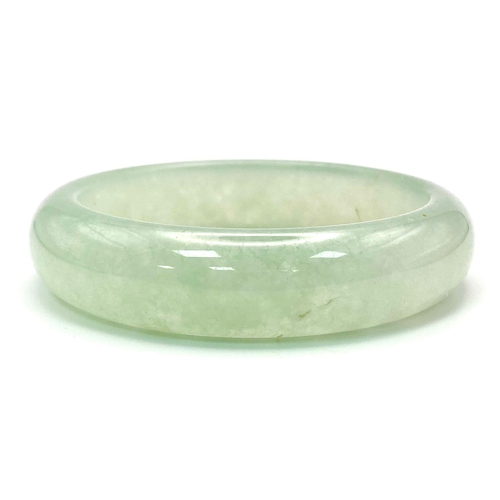 836 - A classic Jadeite Bangle.
7cm in diameter.
Weight: 57.4g