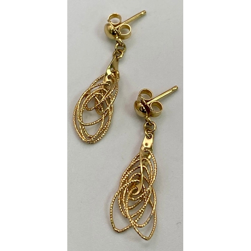 422 - A Pair of 18K Yellow Gold Oval Link Drop Earrings. 3cm drop. 2.76g total weight. Ref: 14490