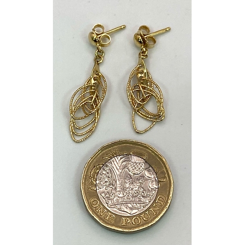 422 - A Pair of 18K Yellow Gold Oval Link Drop Earrings. 3cm drop. 2.76g total weight. Ref: 14490