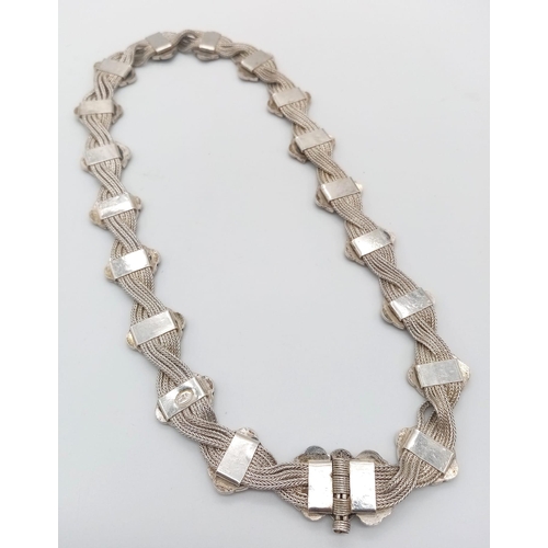 221 - Sterling Silver Fancy Collar Necklace.
36cm in length.
Weight: 64.7g
SC-3037