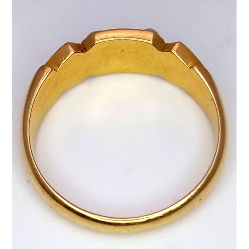 256 - A 18K YELLOW GOLD VINTAGE POSSIBLY ANTIQUE PEARL RING 4G SIZE N