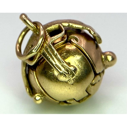 355 - 9K Yellow Gold Masonic Puzzle Ball Charm/Pendant.
Weight: 4.2g
SC-3049