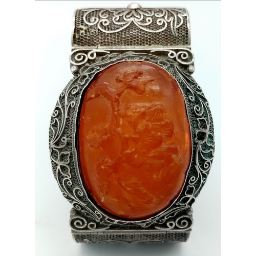 875 - Sterling Silver Carved Stone Bracelet.
18cm in length.
Weight: 45g
SC-3038