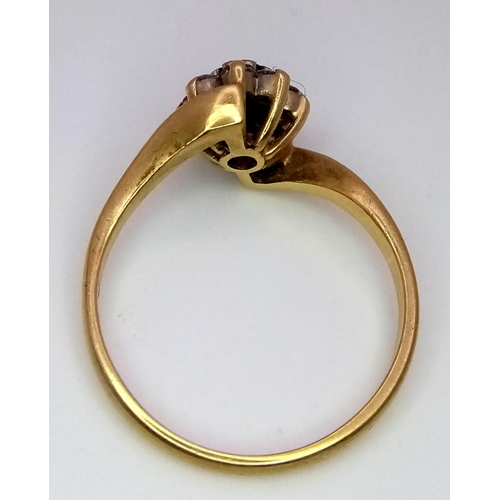 218 - A 18K YELLOW GOLD VINTAGE DIAMOND & SAPPHIRE LUSTER TWIST RING IN THE FLORAL DESIGN 3.2G SIZE O