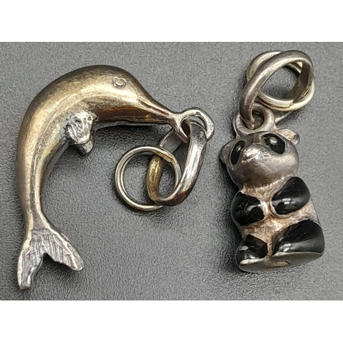 882 - 2x Sterling Silver Links of London Charms.
Featuring a Panda and a Dolphin.
Weight: 10.6g
SC-3024