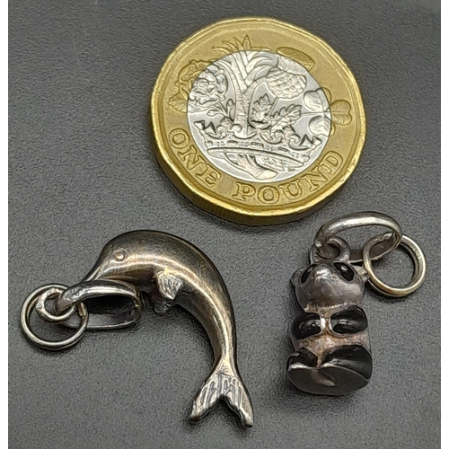 882 - 2x Sterling Silver Links of London Charms.
Featuring a Panda and a Dolphin.
Weight: 10.6g
SC-3024