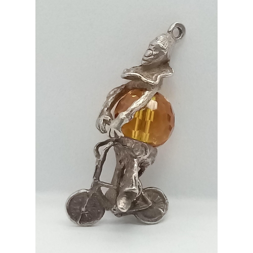 959 - Sterling Silver Clown/Jester on Bike, set with a Stone for his Belly, Charm/Pendant.
Measures 2.5cm ... 