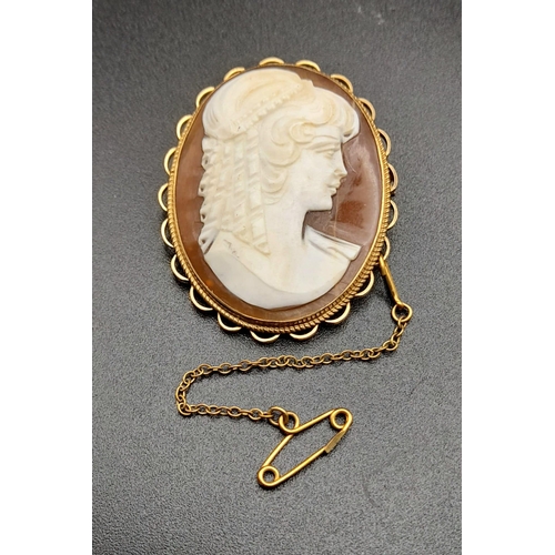 946 - A Vintage 9K Yellow Gold Cameo Brooch/Pendant of a Roman/Greek Goddess. 4.5cm. 9.66g total weight.