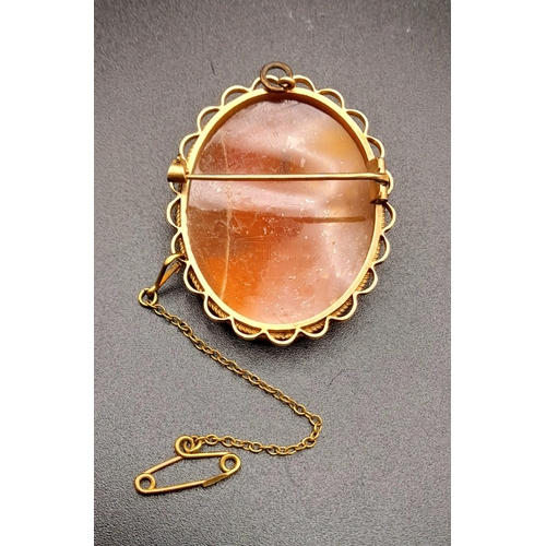 946 - A Vintage 9K Yellow Gold Cameo Brooch/Pendant of a Roman/Greek Goddess. 4.5cm. 9.66g total weight.