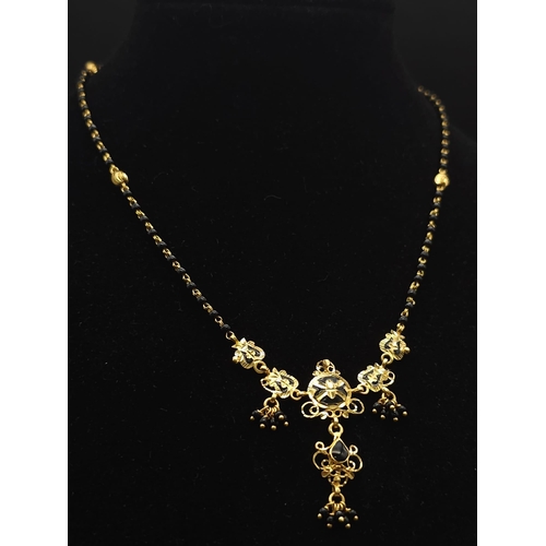 639 - A very elegant, beautifully crafted, 22 K yellow gold necklace and earrings set, necklace length: 38... 