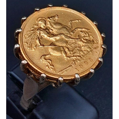 646 - A 9 K yellow gold ring with a sovereign 1906. Ring size: L, weight: 9.6 g