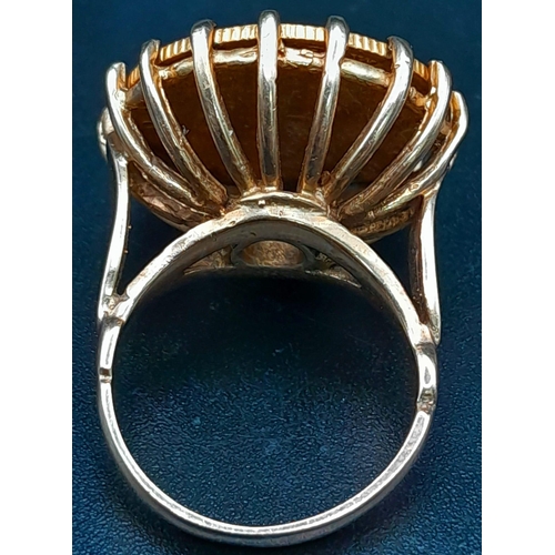 646 - A 9 K yellow gold ring with a sovereign 1906. Ring size: L, weight: 9.6 g