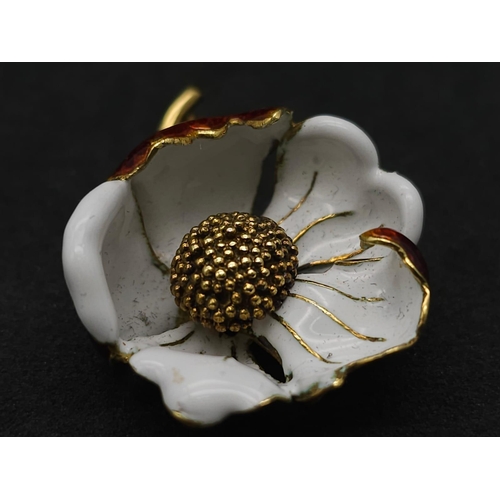 674 - A Wonderful Vintage, Possibly Antique 18K Yellow Gold and Enamel Floral Brooch. Excellent inlaid det... 