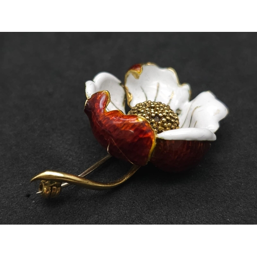 674 - A Wonderful Vintage, Possibly Antique 18K Yellow Gold and Enamel Floral Brooch. Excellent inlaid det... 