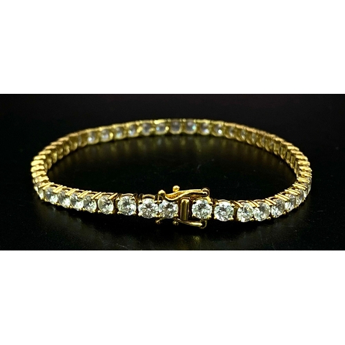 681 - A STUNNING 14K GOLD TENNIS BRACELET WITH BRIGHT SPARKLING ZIRCONIA STONES.   9.8gms