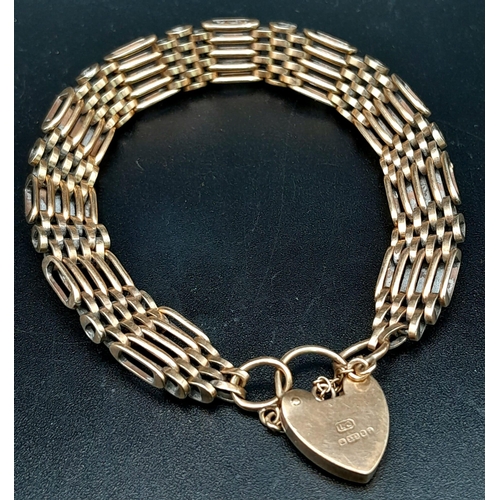 934 - A vintage (but in vogue again!!!) 9 K yellow gold articulate bracelet with a heart shaped padlock cl... 