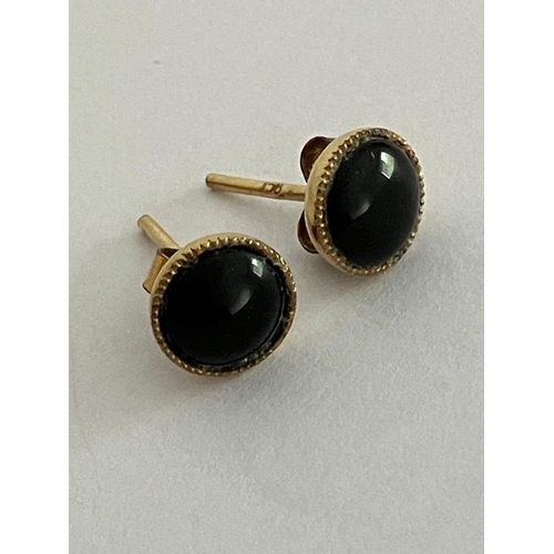 119 - 9 carat GOLD EARRINGS Having BLACK ONYX CABOCHON Detail. Complete with 9 Carat Gold Backs. 0.86 Gram... 