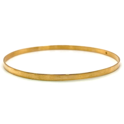 359 - AN 18K GOLD BANGLE . 7.6gms