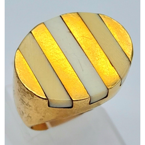 557 - A VERY ATTRACTIVE 14K GOLD RING WITH INSET BONE BLOCKS CREATING A STRIPE EFFECT .  9.9gms   size J/K