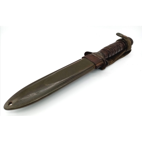 589 - US Army M3 pattern trench/fighting knife with M8 scabbard.