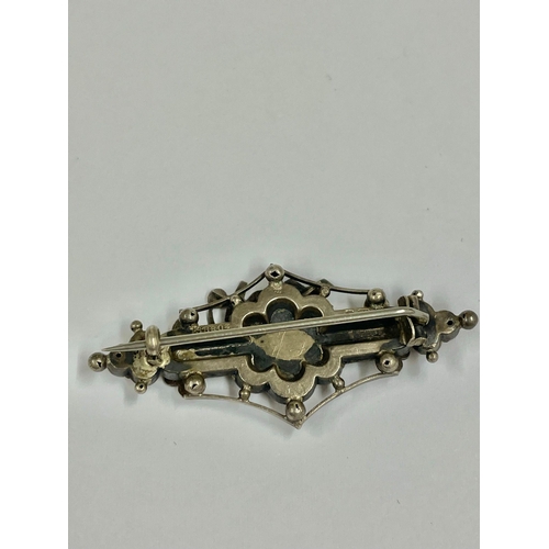 633 - Vintage Silver & Gold brooch