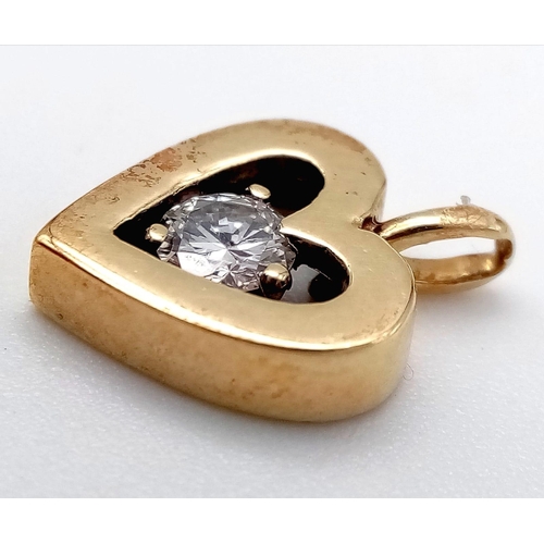 662 - A 9K YELLOW GOLD DIAMOND SET HEART PENDANT 0.20CT 0.9G 15mm x 10mm