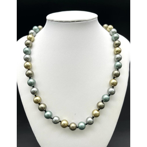 760 - A Multi-Colour South Sea Pearl Shell Bead Necklace with Gilded Clasp. Gilded, blue and silver 10mm b... 