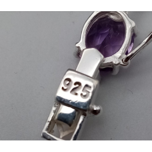 912 - An Amethyst Gemstone Tennis Necklace set in 925 Silver.
46cm length. Square and oval shapes. 32.37g ... 