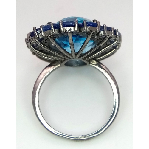 123 - An Ice-Blue Topaz Ring with Kyanite and Rose-Cut Diamond Halos. Set in 925 Sterling silver. Topaz - ... 