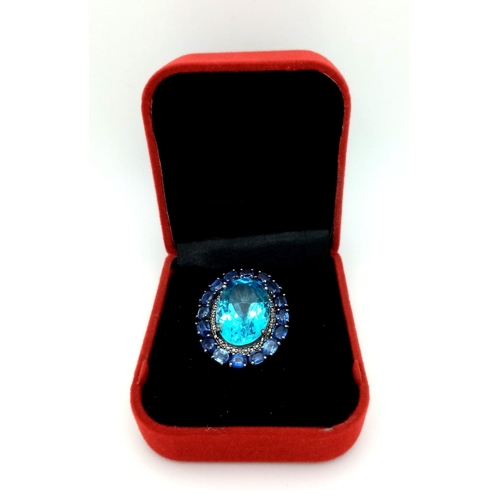 123 - An Ice-Blue Topaz Ring with Kyanite and Rose-Cut Diamond Halos. Set in 925 Sterling silver. Topaz - ... 