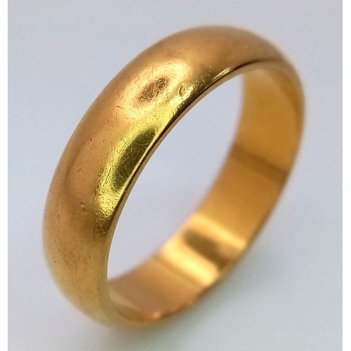 18 - A 22K GOLD BAND RING .  6.5gms   size O