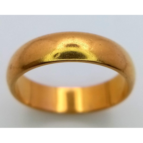 18 - A 22K GOLD BAND RING .  6.5gms   size O