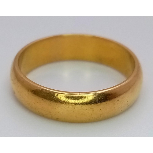 18 - A 22K GOLD BAND RING .  6.5gms   size O