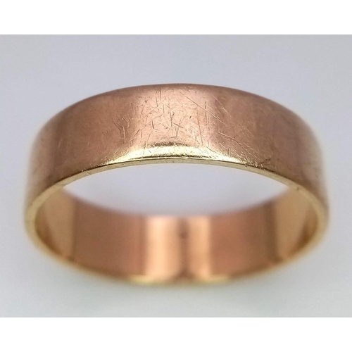 602 - A 9K GOLD BAND RING .  3.9gms   size R