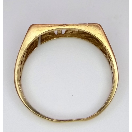 832 - 9K Yellow Gold Sister Ring.
Size: O
Weight: 1.7g
SC-3068