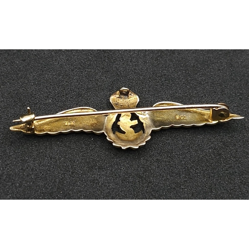 569 - A WWII ROYAL NAVAL AIR ARM SWEETHEART BROOCH IN 9K GOLD .  3.4gms   5cms width