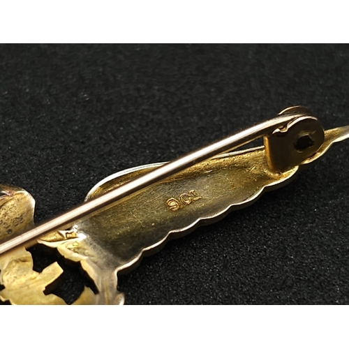 569 - A WWII ROYAL NAVAL AIR ARM SWEETHEART BROOCH IN 9K GOLD .  3.4gms   5cms width