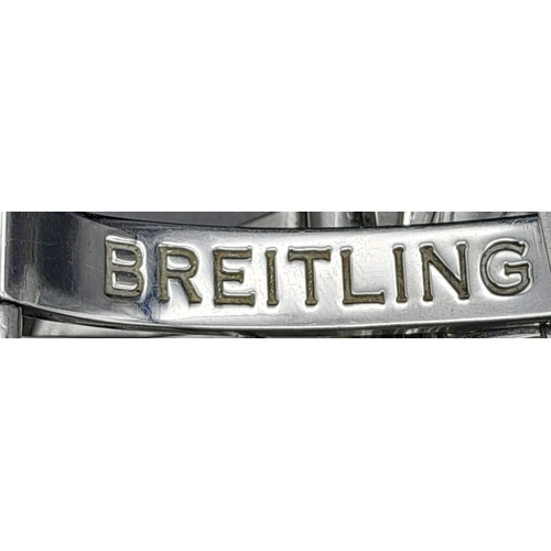 96 - A Breitling SuperOcean Automatic Gents Watch. Stainless steel strap and case - 42mm. Matt black beze... 