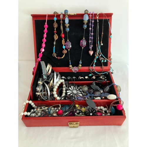 21 - Top quality vintage leather jewellery case and contents, full of attractive costume jewellery To inc... 