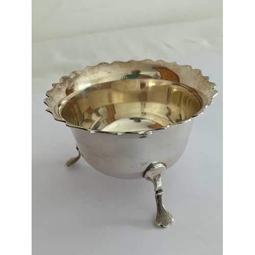 84 - Beautiful Vintage SILVER SUGAR BOWL having serpentine top and standing on three legs with Paw feet. ... 