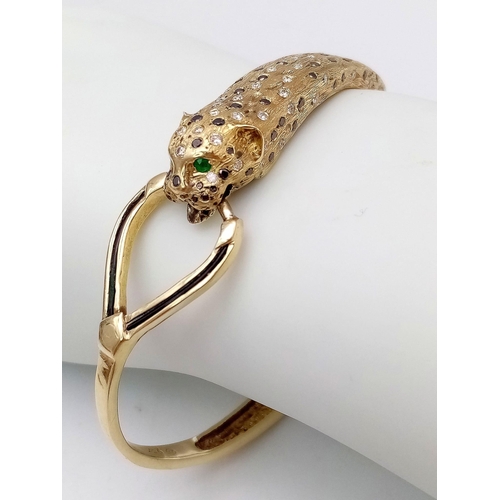 947 - 9kt Yellow Gold Bracelet with Diamond encrusted Leopard.
Stunning design of the Emerald eyed leopard... 