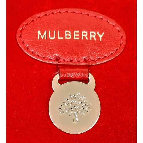 183 - Mulberry Bayswater Red Bag.
Classic grain patterning in quality leather. Gold tone hardware. Great s... 