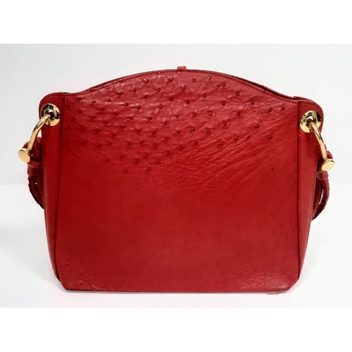 499 - Vintage Red Sabatini Ostrich Leather Handbag.
Feels amazing to the touch, gold tone chunky hardware ... 