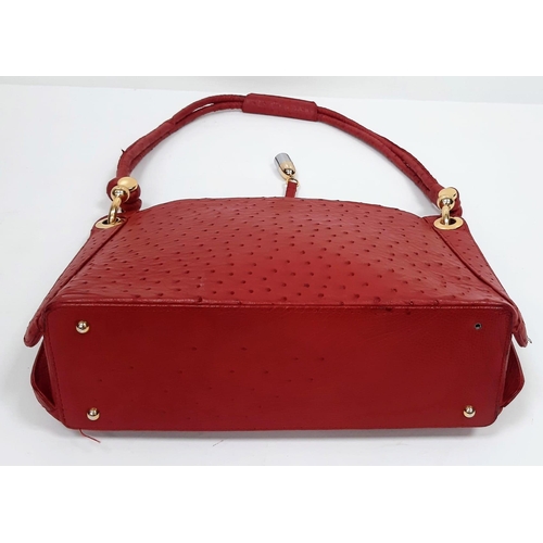 499 - Vintage Red Sabatini Ostrich Leather Handbag.
Feels amazing to the touch, gold tone chunky hardware ... 