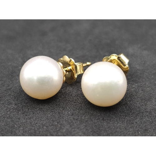 1722 - A Pair of 18K Yellow Gold South Sea Pearl Stud Earrings. 8mm pearls. 4g total weight. Ref: 12667