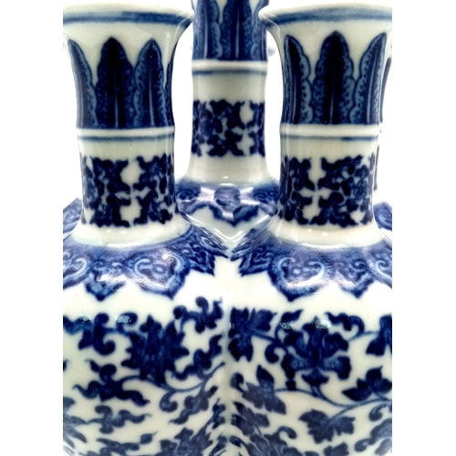 48 - An Antique Chinese Blue and White Conjoined Vase. Possibly Qianlong period - six marks on base. Six ... 