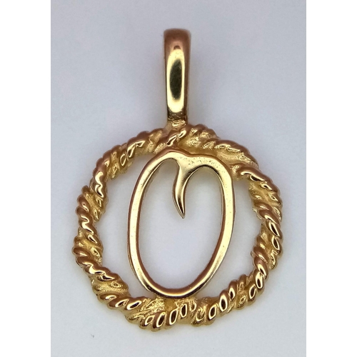 806 - 9kt Yellow Gold 'Q' initial Charm/Pendant.
1cm in length.
Weight: 0.6g
67901