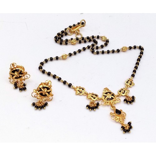 639 - A very elegant, beautifully crafted, 22 K yellow gold necklace and earrings set, necklace length: 38... 