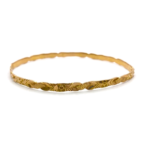 4 - A Vintage 18K Gold Bangle with Decorative Twist Design. 
7.67g weight.